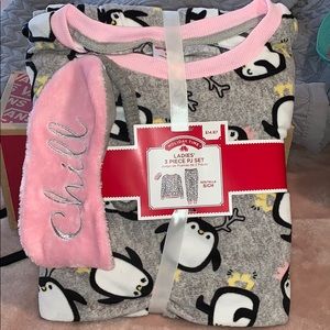 Ladies 3 piece PJ set-NWT